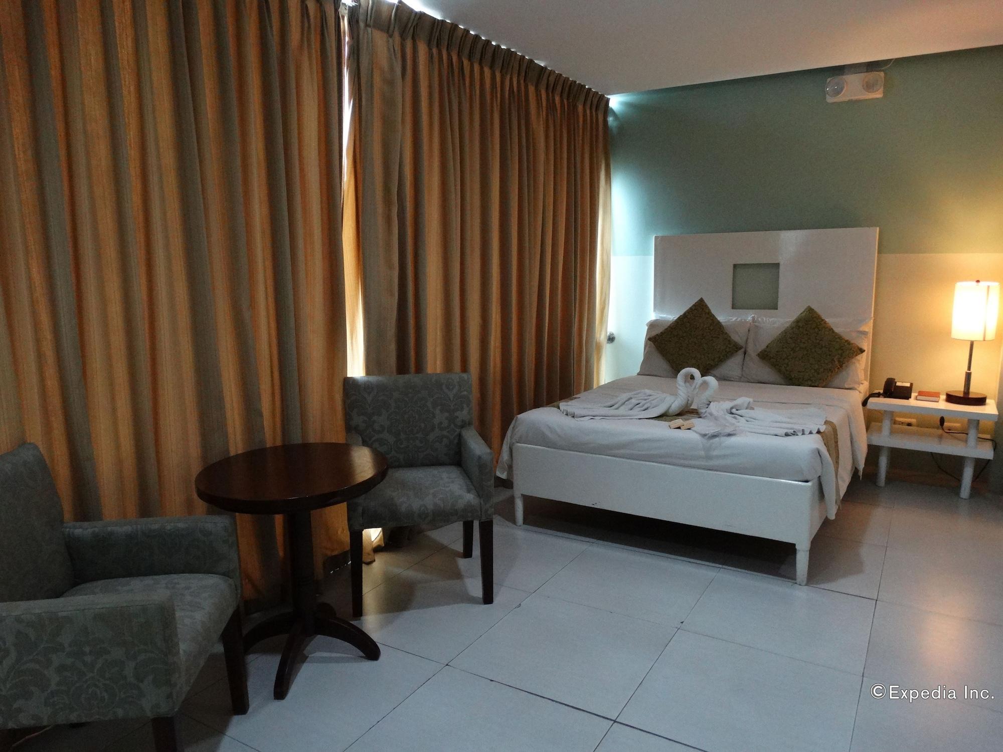 Empire Suites Hotel Puerto Princesa Exterior foto