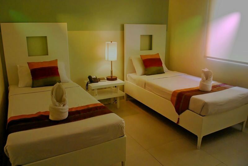 Empire Suites Hotel Puerto Princesa Exterior foto